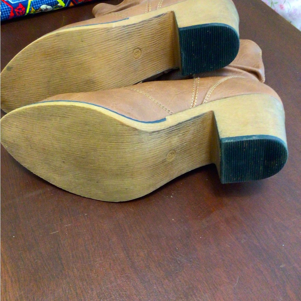 Charles Albert short tan western style boot with heel size 9 - Picture 9 of 12